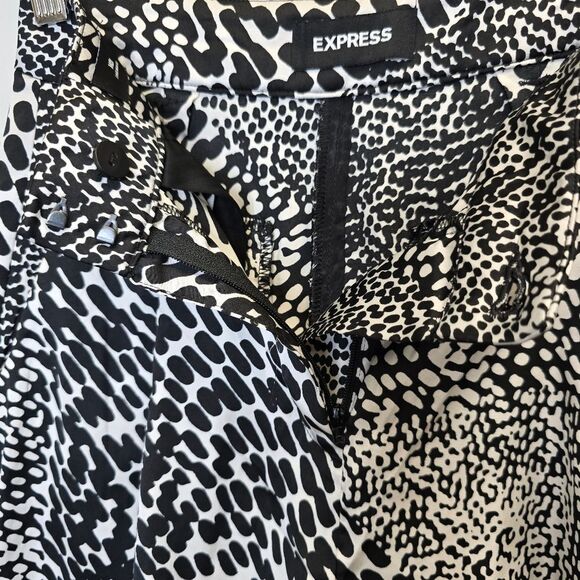 Express Women's 0 Black and White Abstract Print Dressy Satin Shorts - Picture 9 of 16